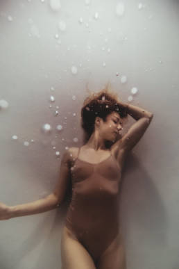 photo femme sous l'eau à Montpellier 34