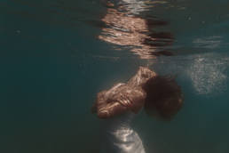Photographe portrait sous l'eau plage à aigues-mortes