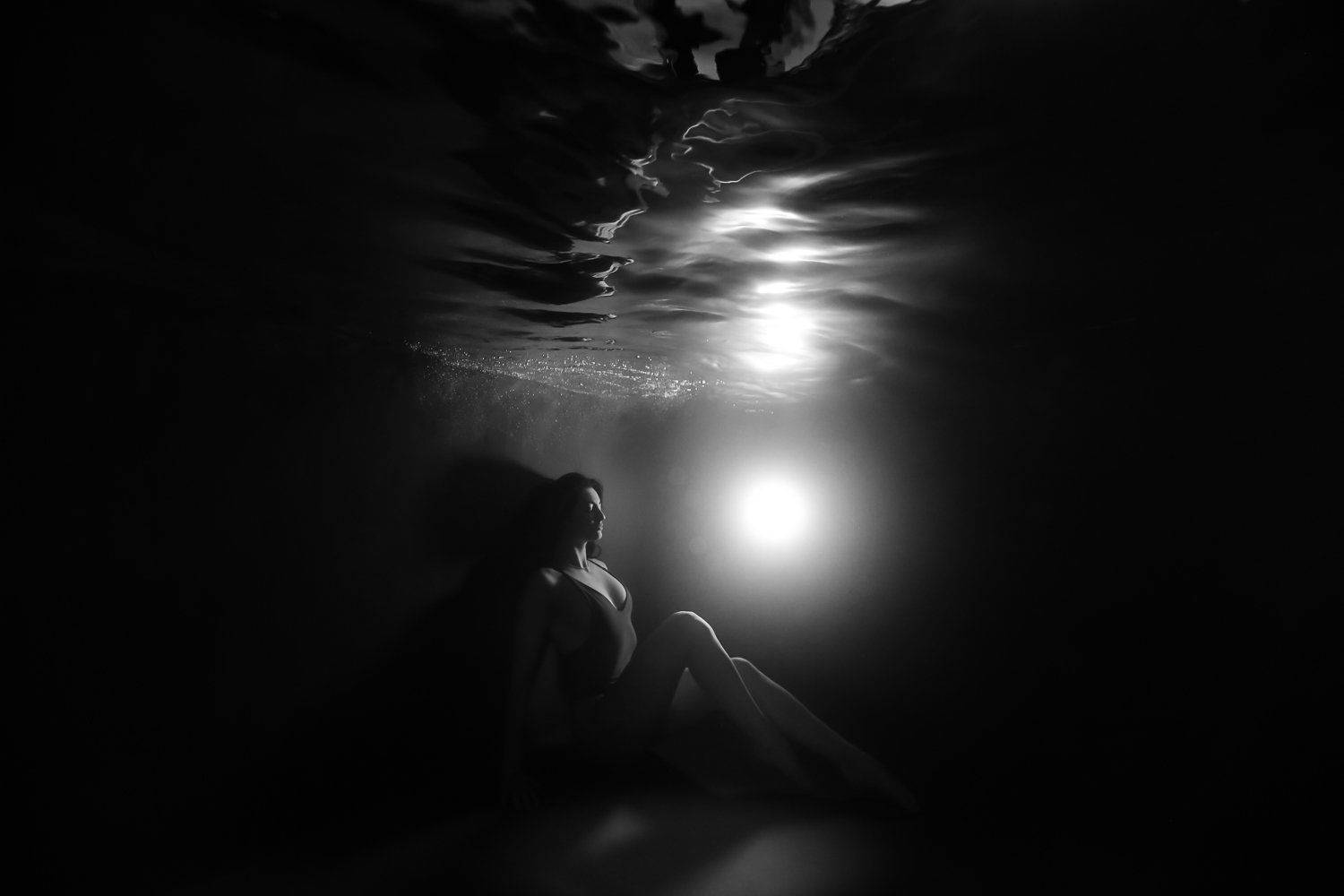Photographe subaquatique portrait de femme