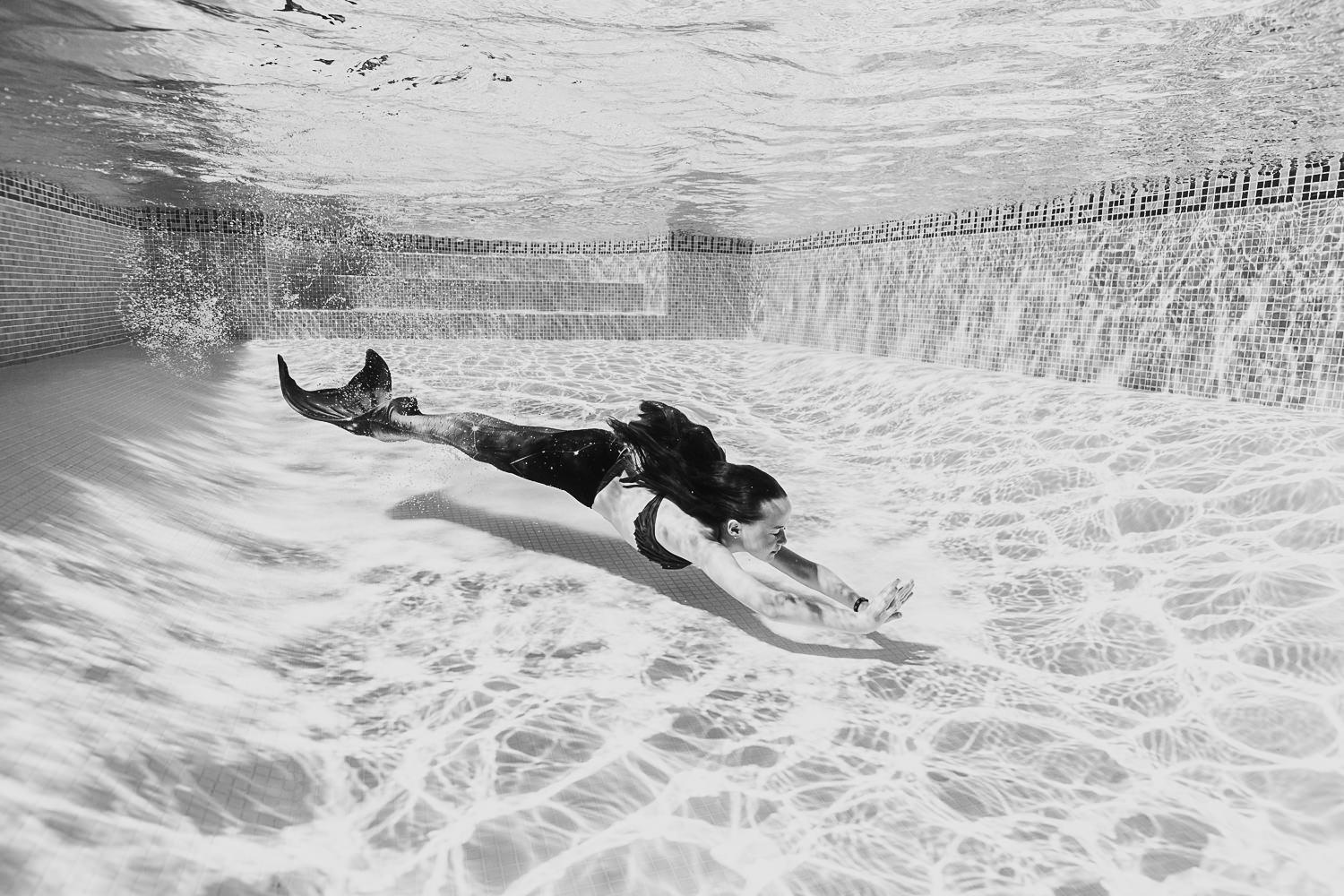 Photographe portrait mermaid sous l'eau